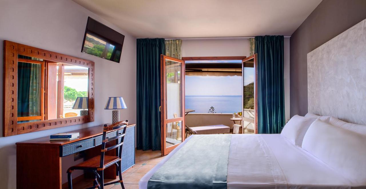 Hotel Baia Imperiale Spiaggia di Cavoli Exteriör bild