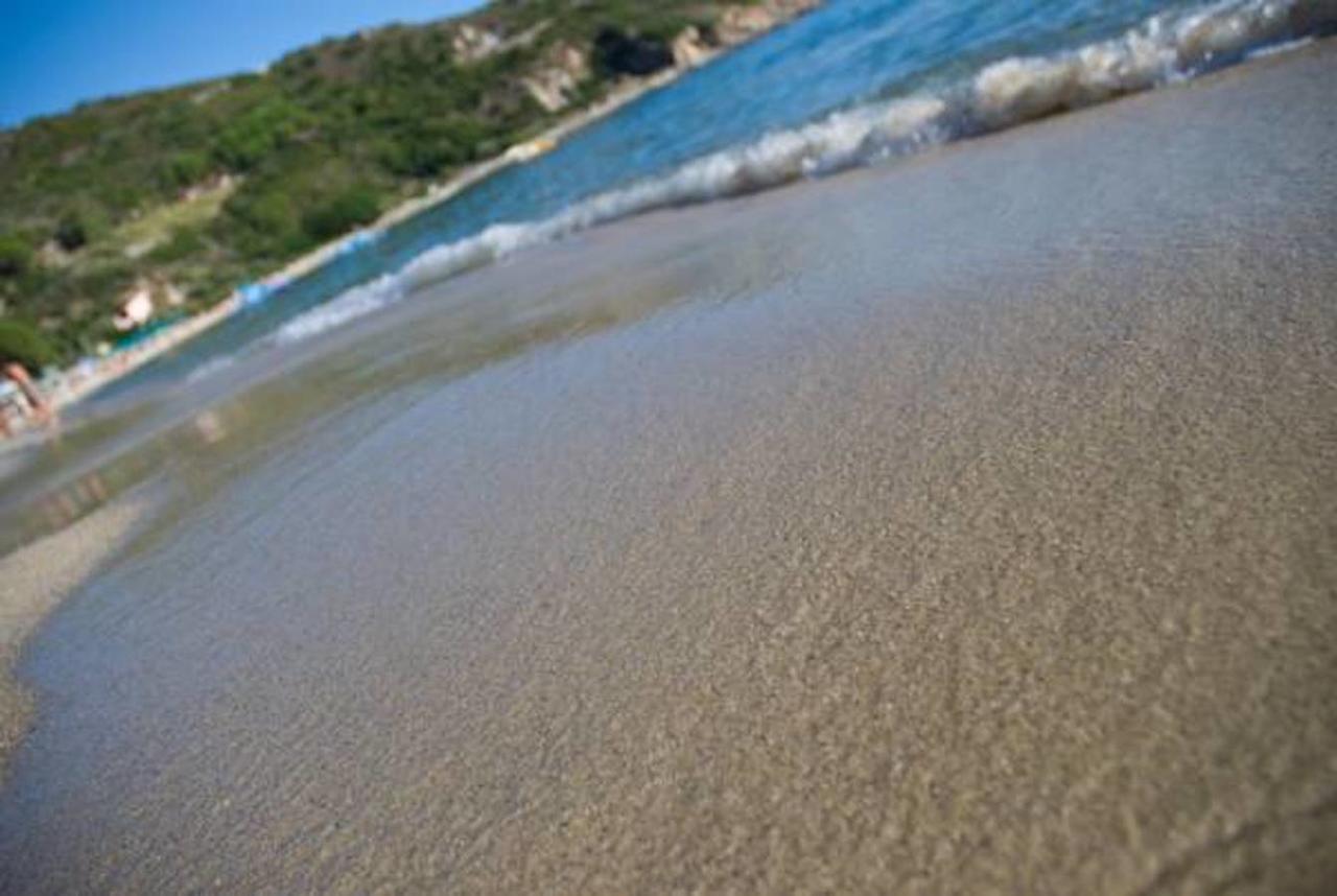 Hotel Baia Imperiale Spiaggia di Cavoli Exteriör bild
